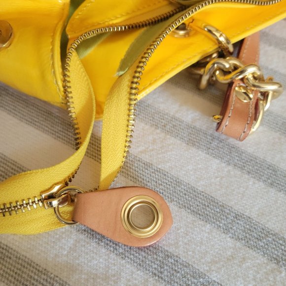 💥💥HOST PICK💥💥Cavalcanti Patent Yellow Quilted Tote - Picture 15 of 16